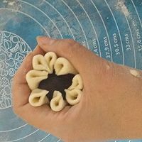 梅花豆沙包的做法图解6