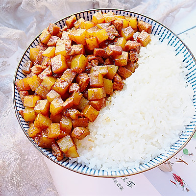 土豆鸡丁盖饭