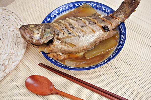 补肝养肺、利湿助脾的荷香鲈鱼，不仅调理血糖还鲜香美味的做法