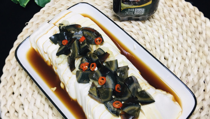 捞汁皮蛋豆腐