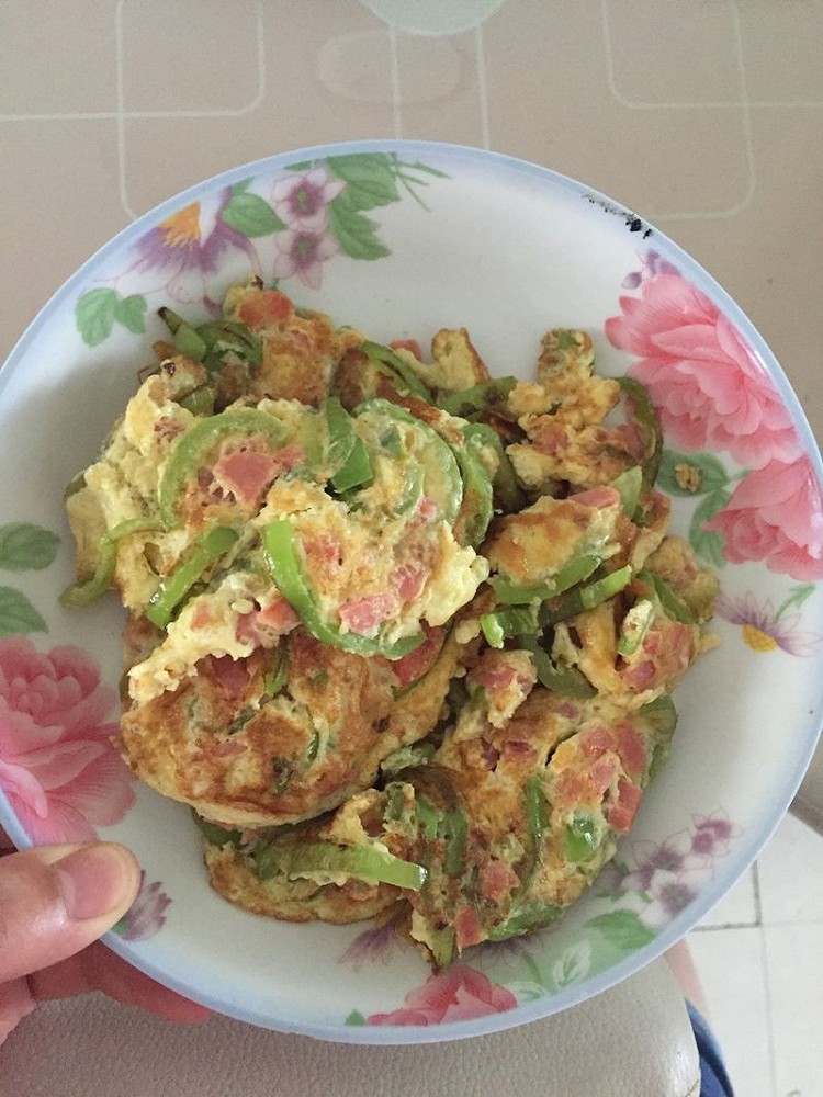菜椒炒鸡蛋的做法