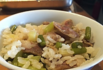 香肠土豆蒜苔焖饭的做法