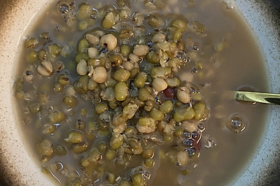 解暑祛湿绿豆薏米汤