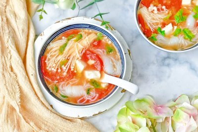 番茄豆腐金针菇魔芋火锅