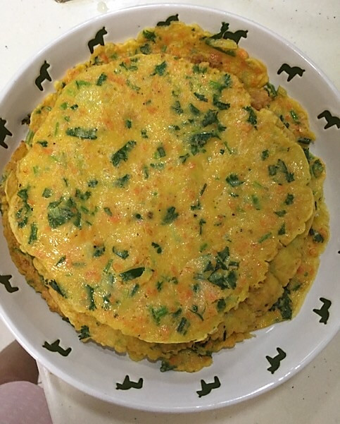 胡萝卜香菜鸡蛋饼的做法