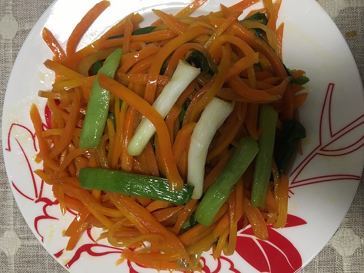 蒜苗炒胡萝卜的做法