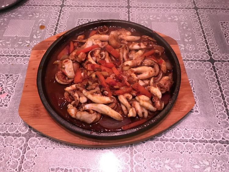 铁板爆香鱿鱼的做法