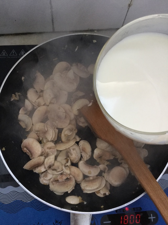 奶油蘑菇通心粉的做法图解14
