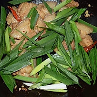 五花肉炒蒜苗的做法图解5