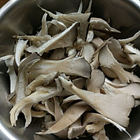 鸡腿蘑菇炖冻豆腐的做法图解3