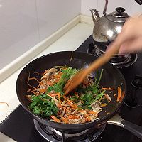 胡萝卜平菇炒香菜的做法图解5