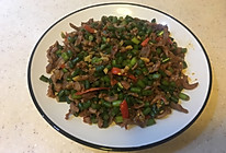 蒜苔炒鸡胗的做法