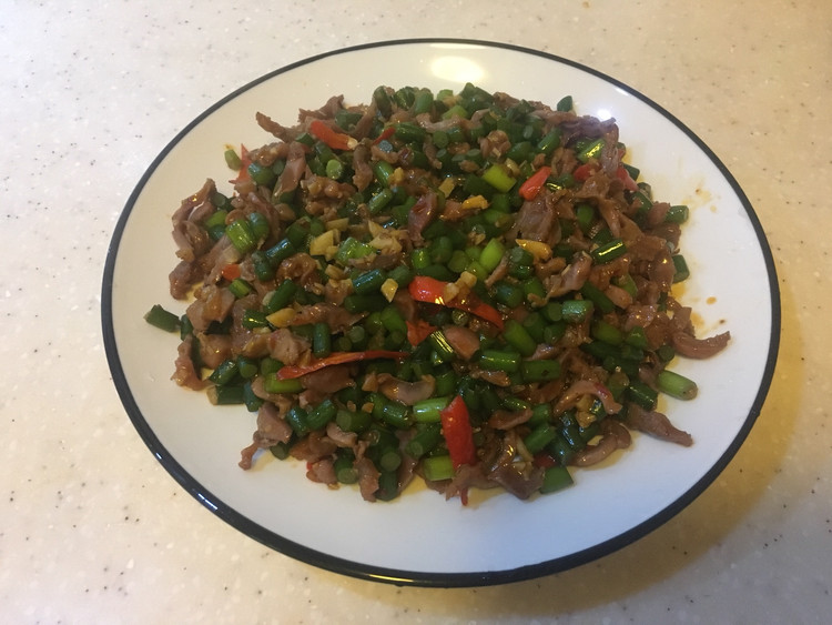 蒜苔炒鸡胗的做法