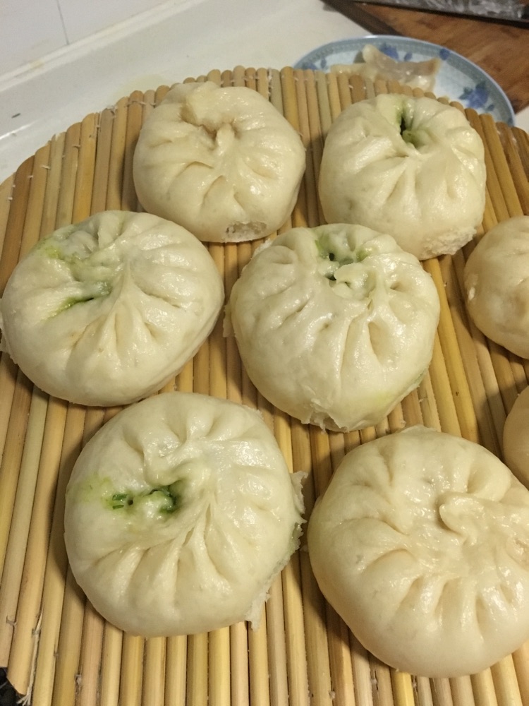 韭菜鸡蛋馅包子的做法图解9
