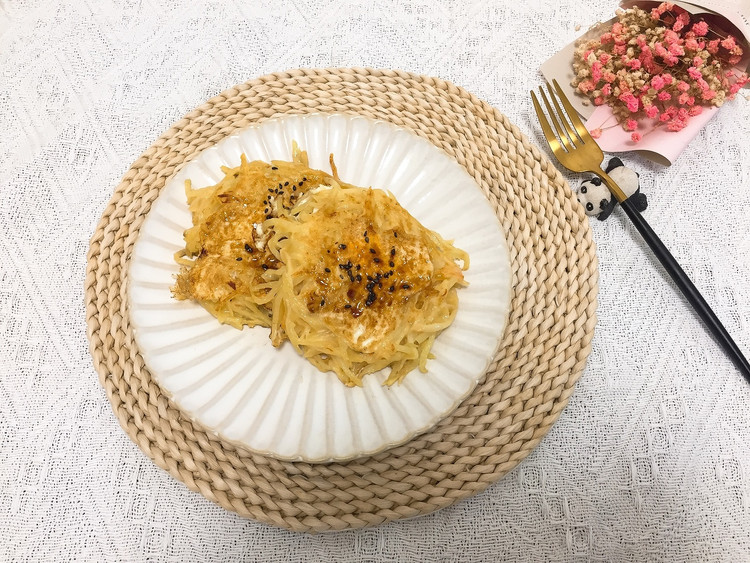 土豆丝鸡蛋饼的做法