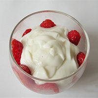 美容养颜~~草莓酸奶饮的做法图解4
