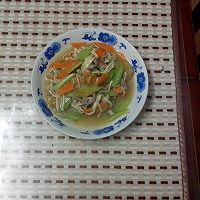 炒西芹胡萝卜油面筋百叶肉丝的做法图解7