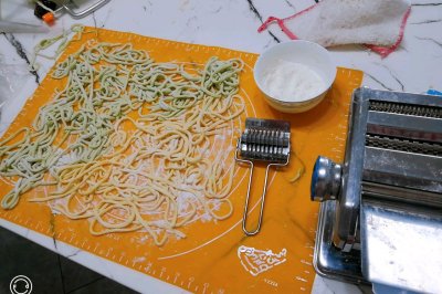手工蔬菜面