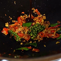 正宗泰国海鲜炒饭，非常好吃的泰国炒饭的做法图解3