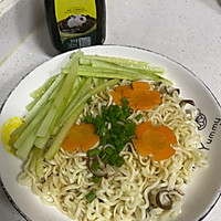 #夏日餐桌降温企划#捞汁拌鸡蛋面的做法图解4