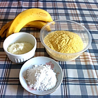 香蕉玉米面窝窝的做法图解1