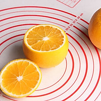 美味的甜橙蒸蛋的做法图解1