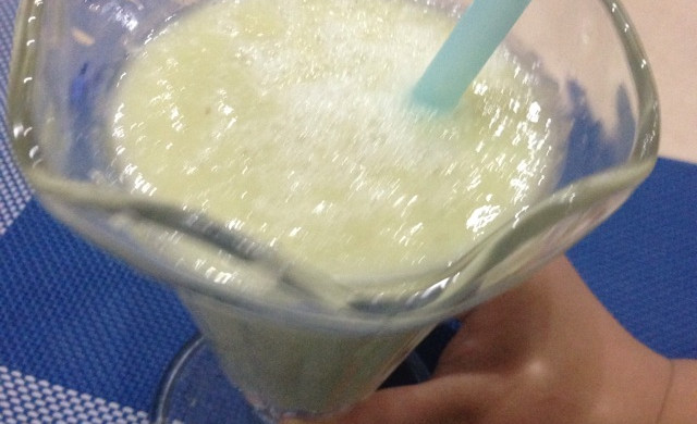 雪梨牛油果柠檬汁