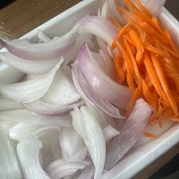 #《追着时间的厨房》节目同款美食复刻大赛#洋葱肥牛卷的做法图解1