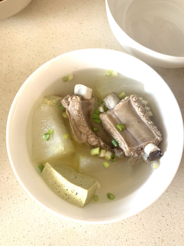 减肥期的排骨冬瓜豆腐汤的做法