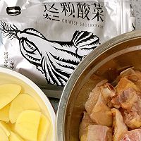 超下饭！超开胃！—「酸菜土豆烧鸡」的做法图解1