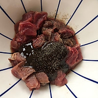 黑椒牛肉粒的做法图解3