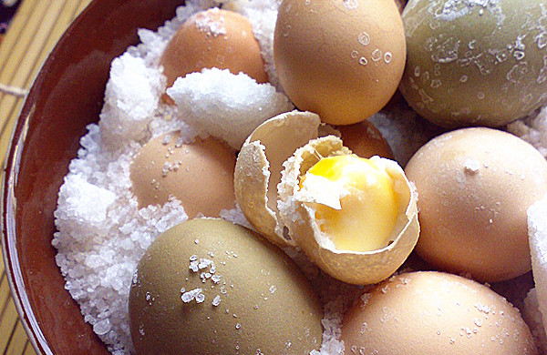 盐焗土鸡蛋