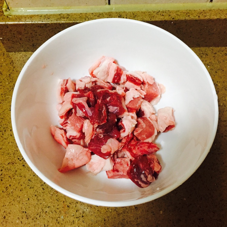 西红柿牛肉汤的做法图解1