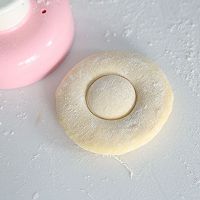 免烤箱！！奶香可口的甜甜圈！的做法图解7