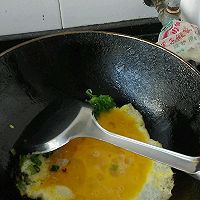 黄瓜炒鸡蛋火腿肠的做法图解3