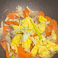 【孕妇食谱】菌菇炒鸡蛋，轻盐高蛋白，低脂也营养～的做法图解9