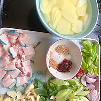 香喷喷干锅土豆回锅肉的做法图解1