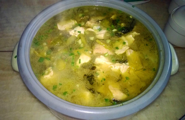 鱼骨酸菜豆腐汤