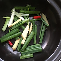 豆瓣酱水煮鲳鱼的做法图解4