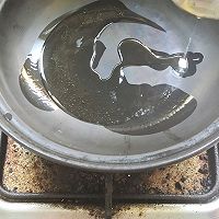 香辣财鱼煲的做法图解3