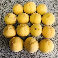黄桃罐头的做法图解1