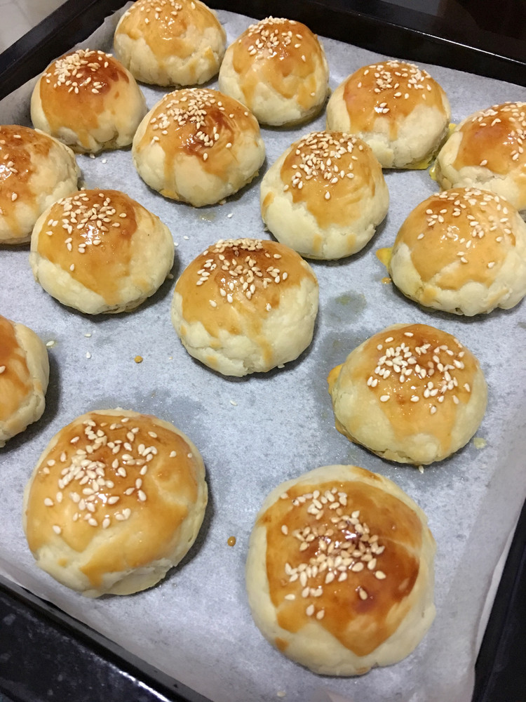 鲜肉蛋黄酥的做法