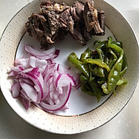 卤牛肉卷饼的做法图解1