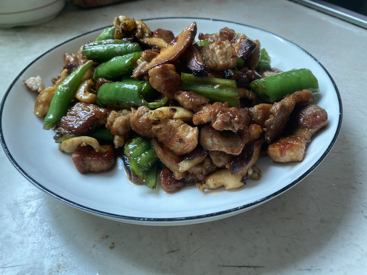 鲍鱼辣椒炒肉的做法