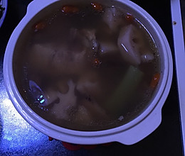 排湿补气排骨莲藕煲汤的做法