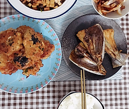 海瓜子炒香干+虾仁鸡胸肉饼的做法