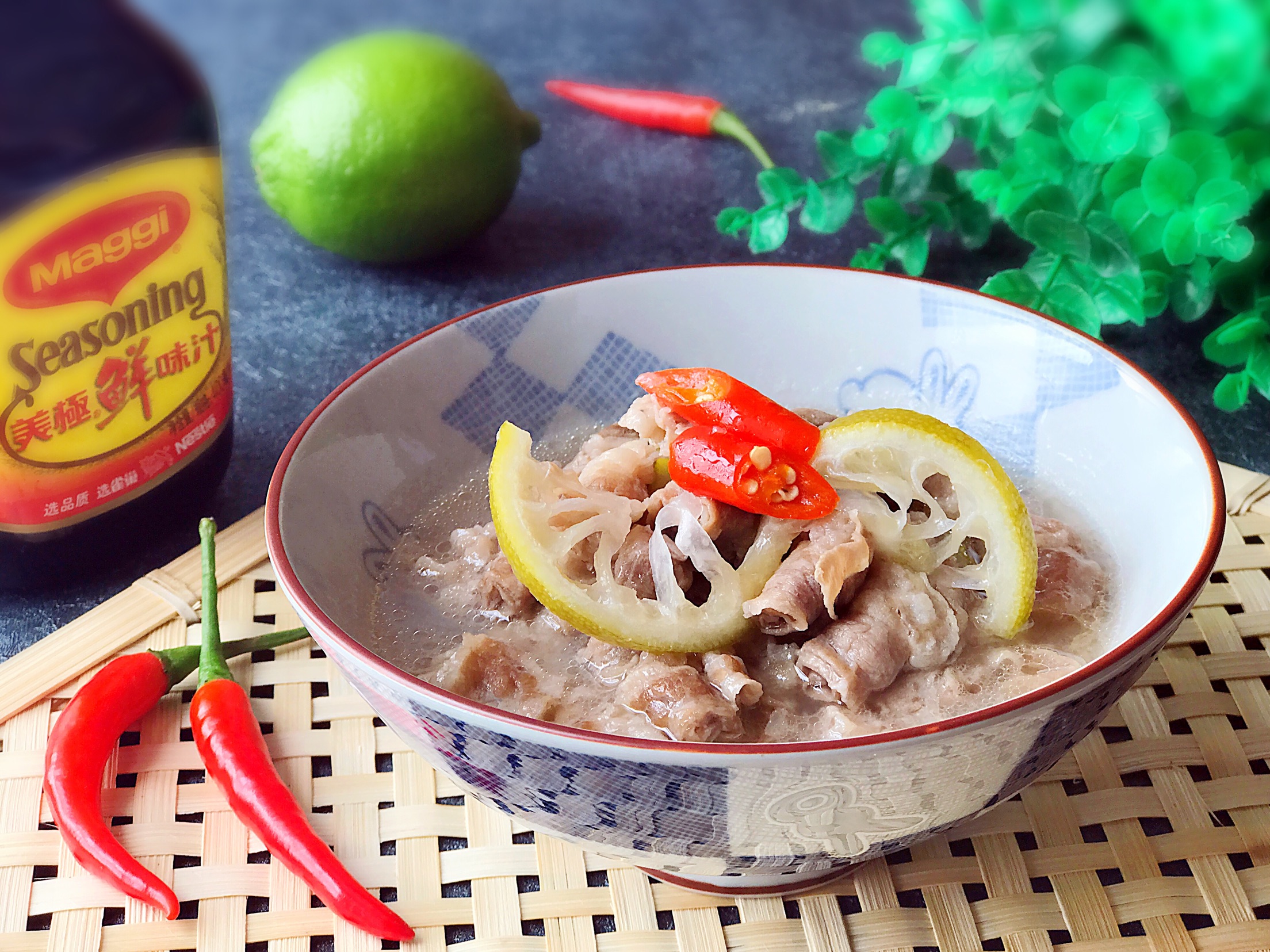 Stewed beef in fresh and sour lime soup