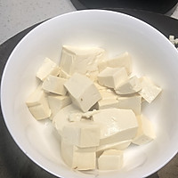 黄骨鱼豆腐汤，纯白鲜美的做法图解2