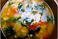 如果你家有西红柿和面粉, 一锅好吃的疙瘩汤分分钟就可以搞定!的做法