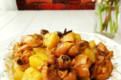 【土豆焖鸡块】家常美味